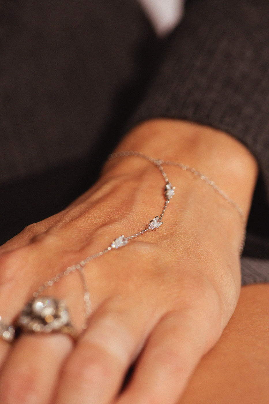 Luxe Jazzy Silver Handbracelet
