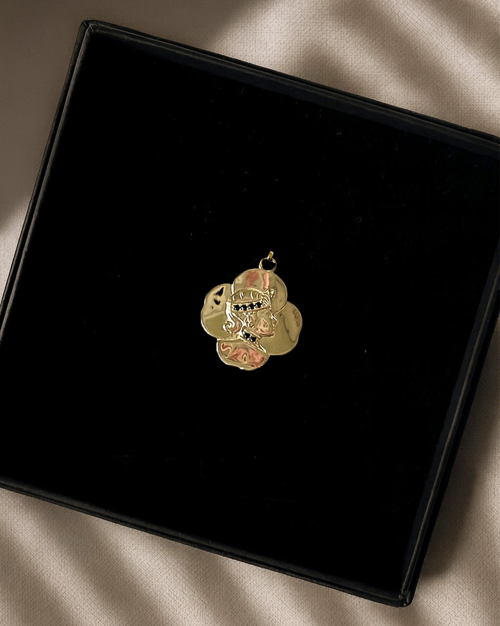 Solid Dahlia Pendant Onyx