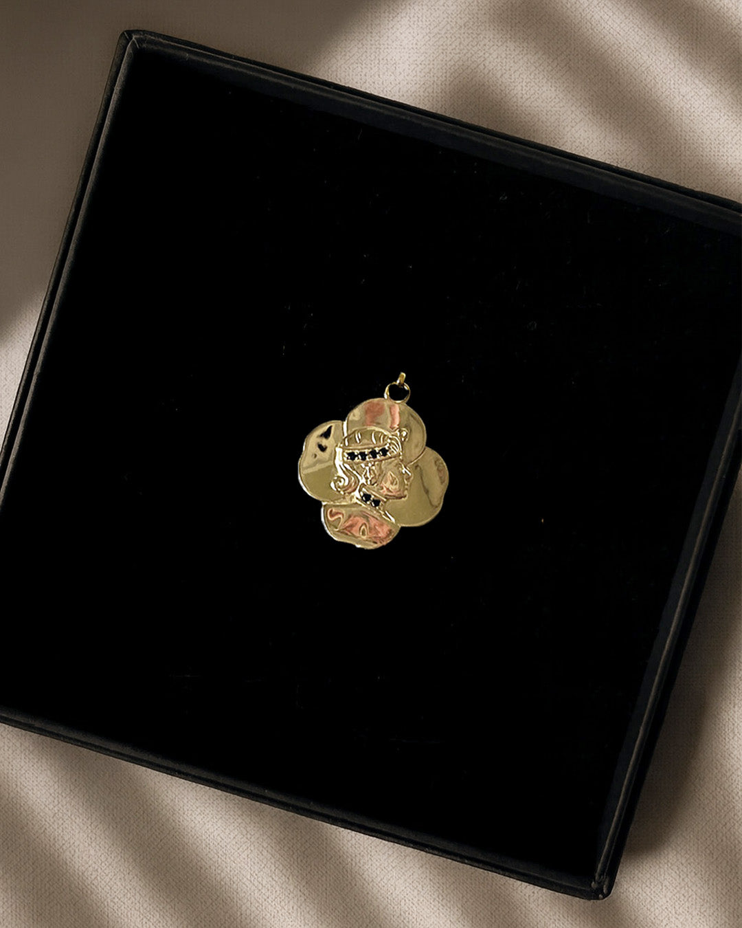 Solid Dahlia Pendant Onyx