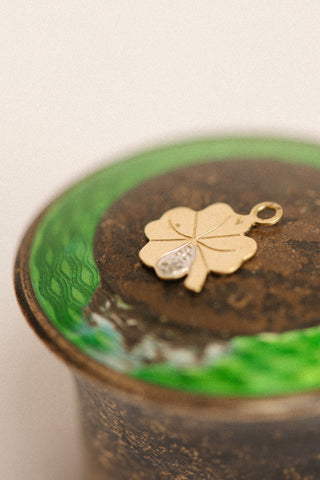 Vintage Brilliant Clover