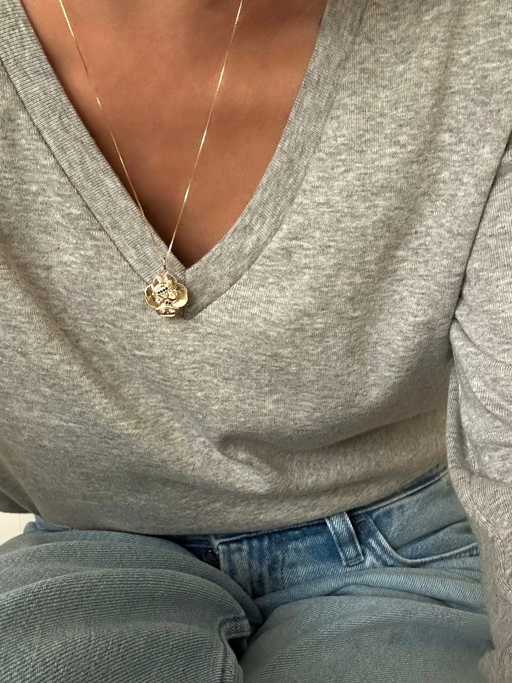 Solid Dahlia Pendant Onyx